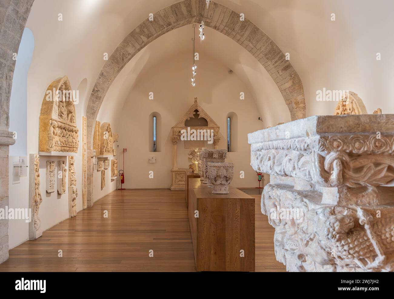 Gipsgussmalerie der normannischen Schwäbischen Burg ( Castello Normanno Svevo) im historischen Stadtzentrum von Bari, Region Apulien, (Apulien), Süden Stockfoto