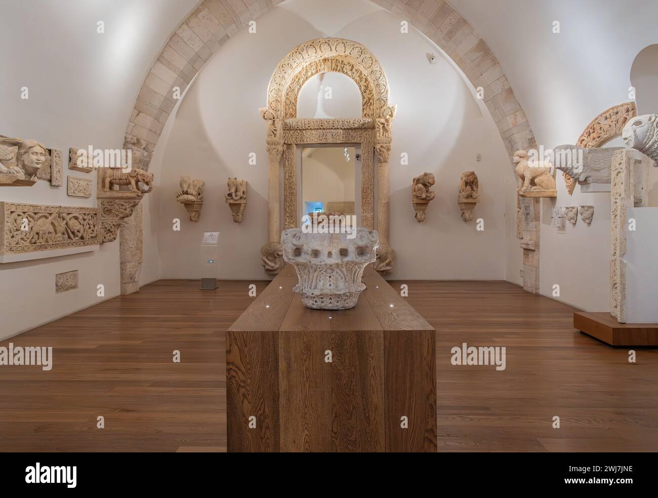 Gipsgussmalerie der normannischen Schwäbischen Burg ( Castello Normanno Svevo) im historischen Stadtzentrum von Bari, Region Apulien, (Apulien), Süden Stockfoto