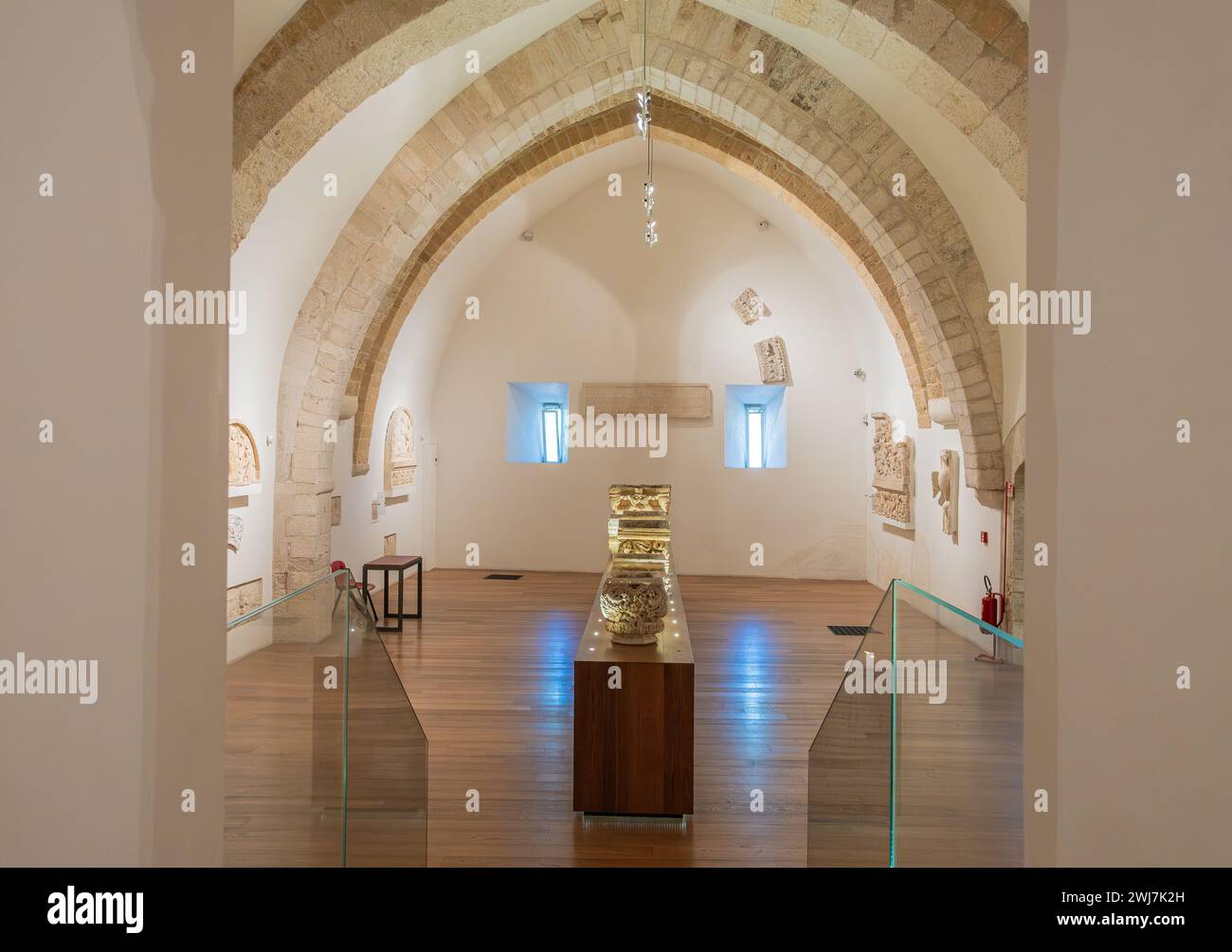 Gipsgussmalerie der normannischen Schwäbischen Burg ( Castello Normanno Svevo) im historischen Stadtzentrum von Bari, Region Apulien, (Apulien), Süden Stockfoto