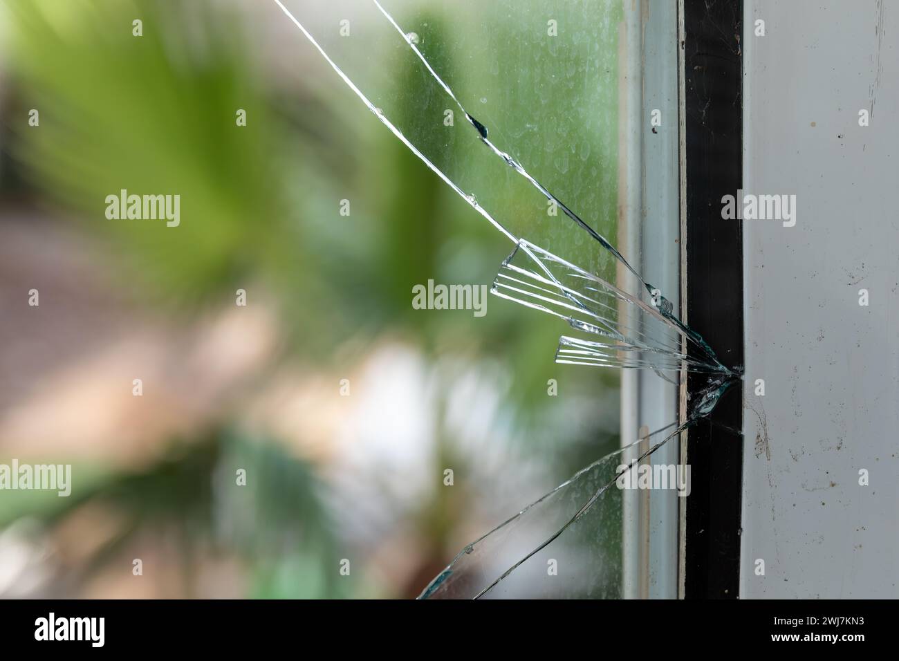 Einbruch in Glasscheiben: Ersatzglas und Sachschaden Stockfoto