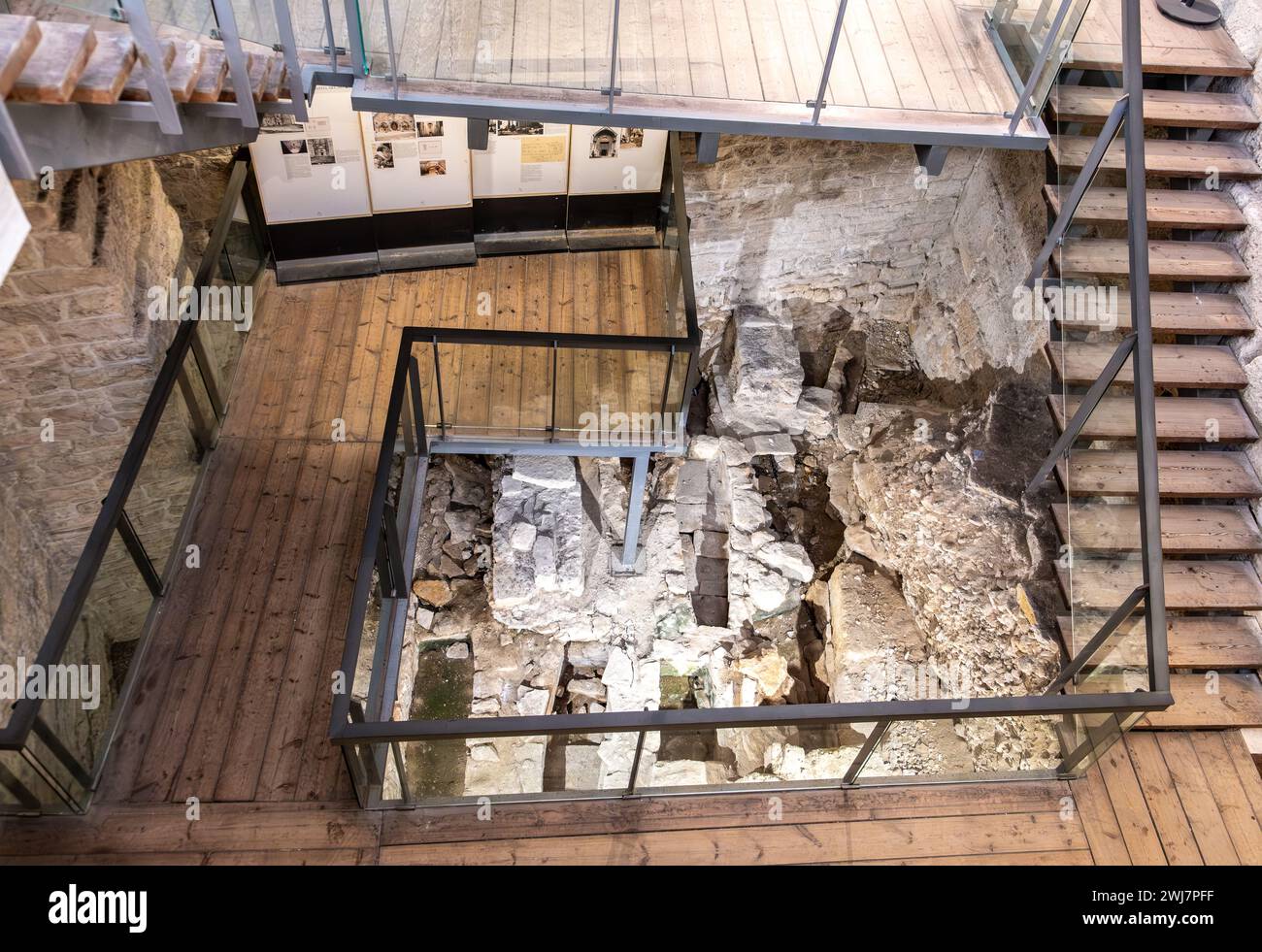 Archäologisches Gebiet der normannischen Schwäbischen Burg ( Castello Normanno Svevo) im historischen Stadtzentrum von Bari, Region Apulien, (Apulien), Italien Stockfoto