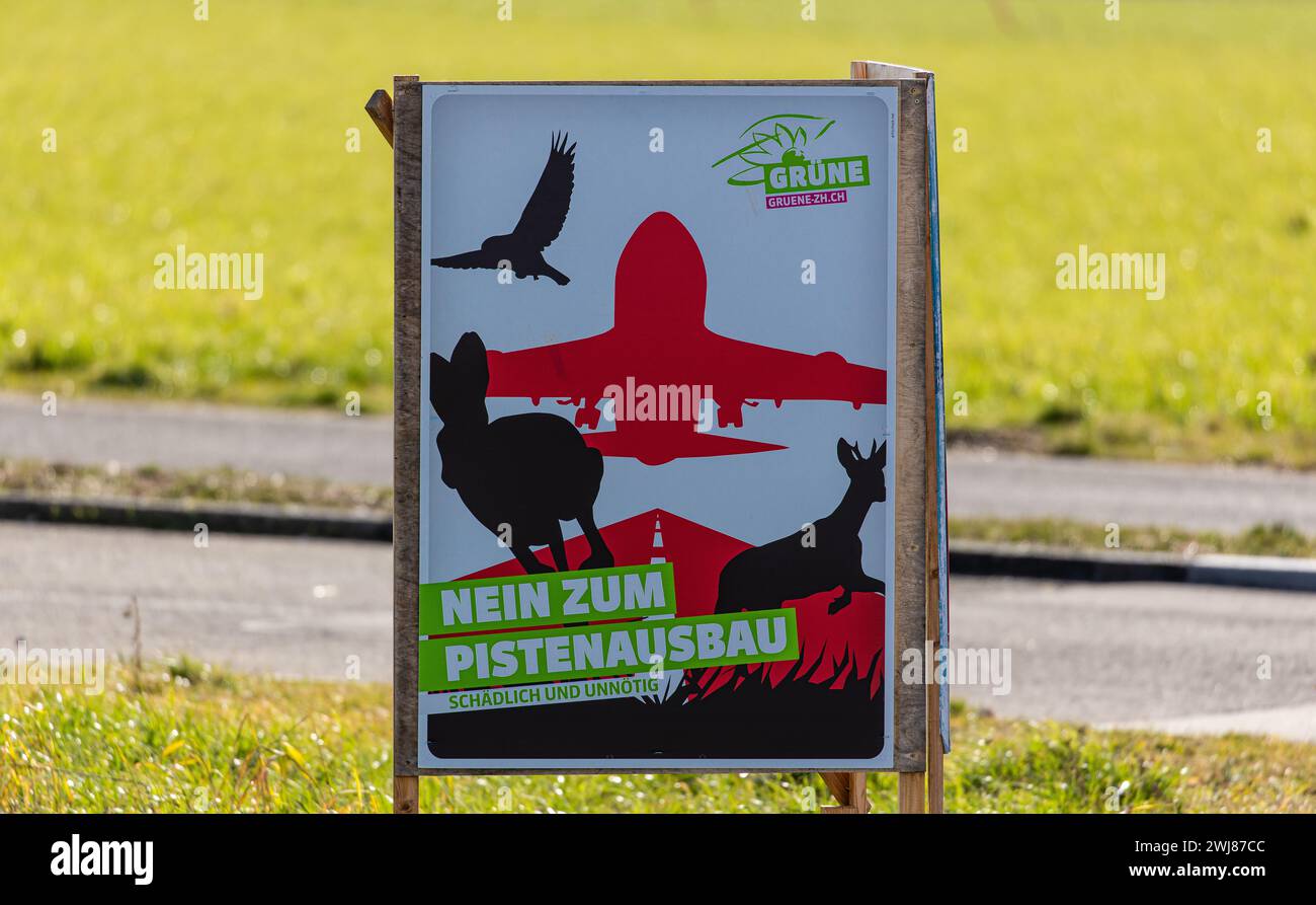 Links das Abstimmungsplakat der Grünen Partei des Kantons Zürich, rechts das Abstimmungsplakat des überparteilichen Komitees. Beide Plakate wollen ein Stockfoto