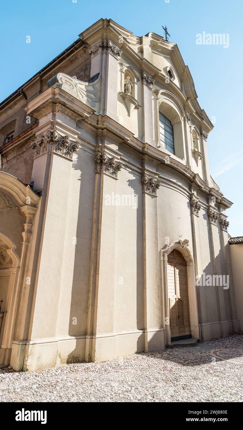 Blick auf die Pfarrkirche San Lorenzo in Ligornetto, Bezirk der Stadt Mendrisio, Tessin, Schweiz Stockfoto