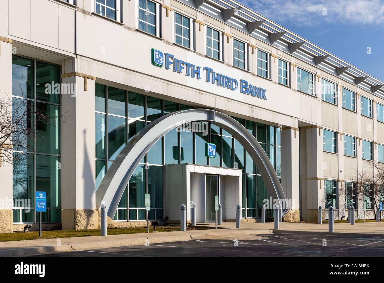 Fifth Third Bank ist eine 1858 gegründete US-amerikanische Bank mit über 1.000 Standorten in den Vereinigten Staaten. Stockfoto Fifth Third Bank ist eine 1858 gegründete US-amerikanische Bank mit über 1.000 Standorten in den Vereinigten Staaten. Stockfoto