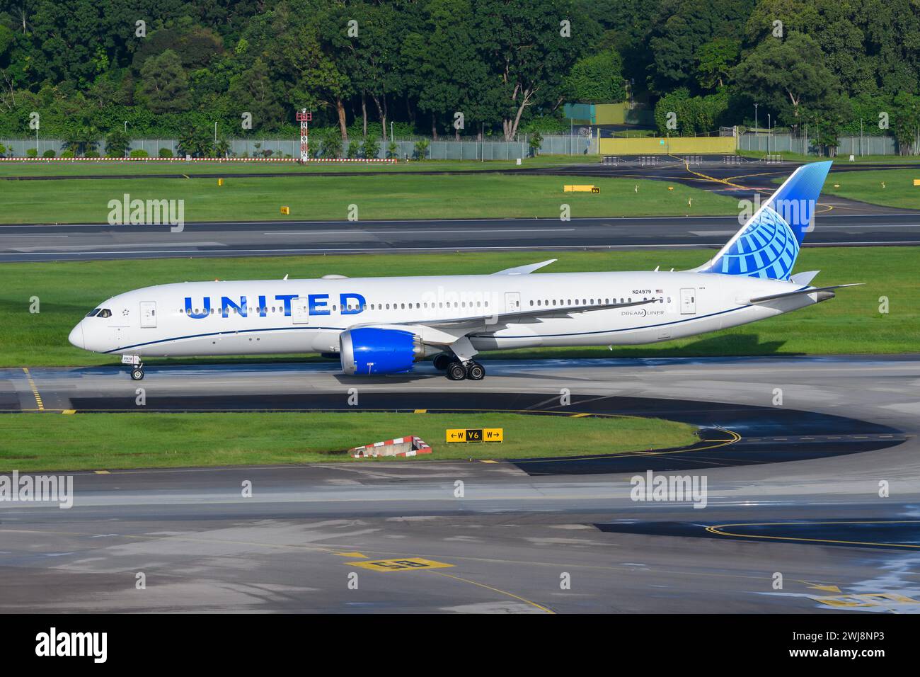 United Airlines Boeing 787-9 Flugzeuge im Rollverkehr. Flugzeug B787 von United Airline Ankunft. Flugzeug 787-9 N42979 von United Airlines. Stockfoto