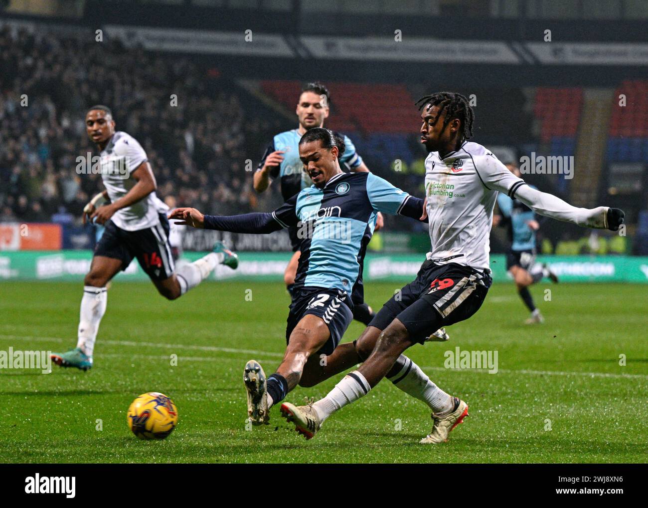 Paris Maghoma von Bolton Wanderers schießt beim Spiel der Sky Bet League 1 Bolton Wanderers gegen Wycombe Wanderers im Toughsheet Community Stadium, Bolton, Vereinigtes Königreich, 13. Februar 2024 (Foto: Cody Froggatt/News Images) Stockfoto