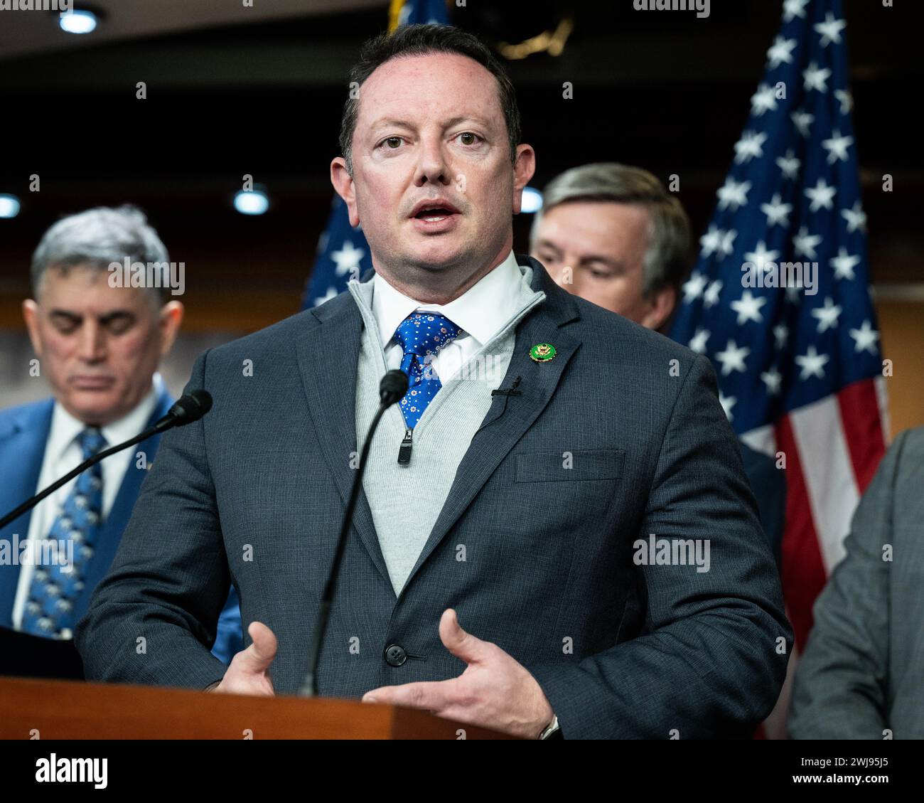 Washington, Usa. Februar 2024. US-Repräsentant Eric Burlison (R-MO) sprach auf einer Pressekonferenz des House Freedom Caucus über die Wiederautorisierung des FISA (Foreign Intelligence Surveillance Act) im US-Kapitol. Quelle: SOPA Images Limited/Alamy Live News Stockfoto