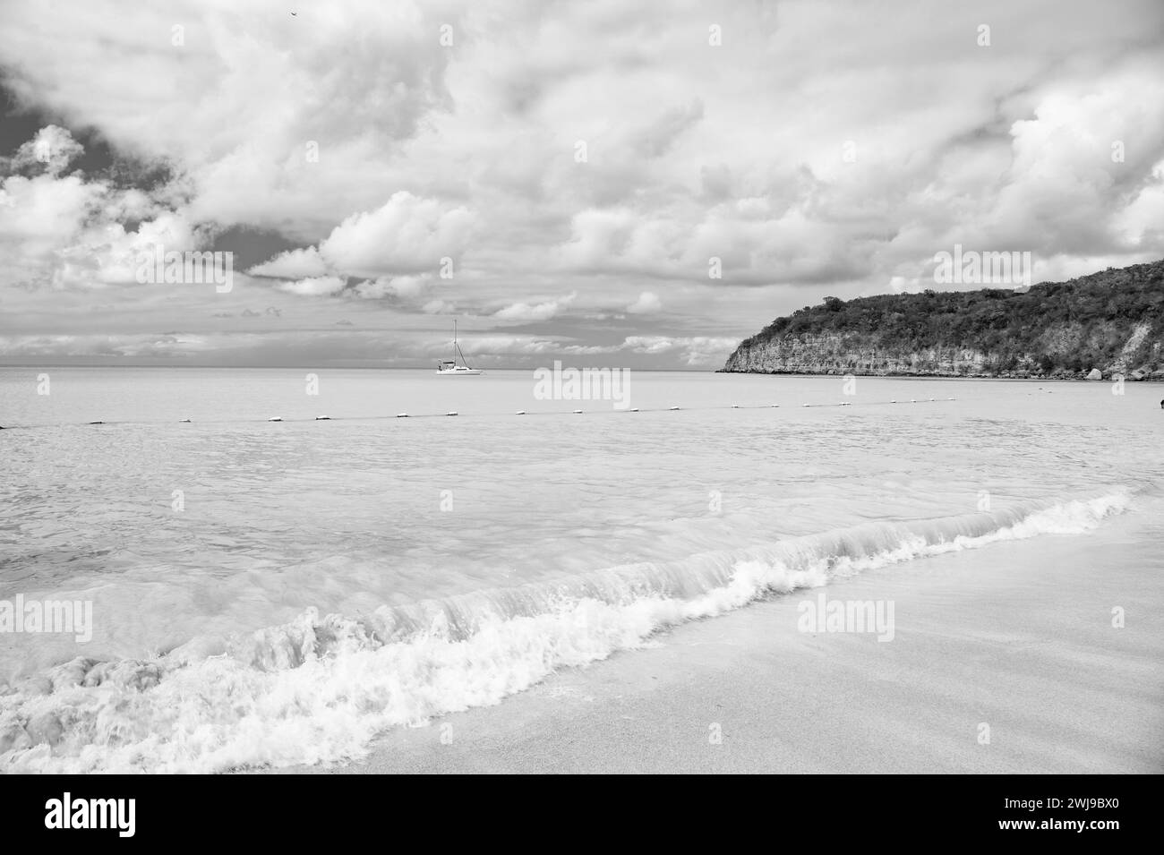 seascape Sommerstrand Natur im Urlaub. sommerliche Natur mit türkisfarbenem Wasser. Stockfoto