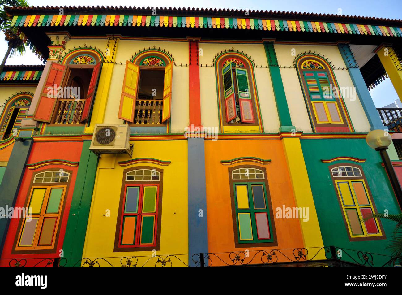 Die farbenfrohe chinesische Villa von Tan Teng Niah in Little India, Singapur. Stockfoto