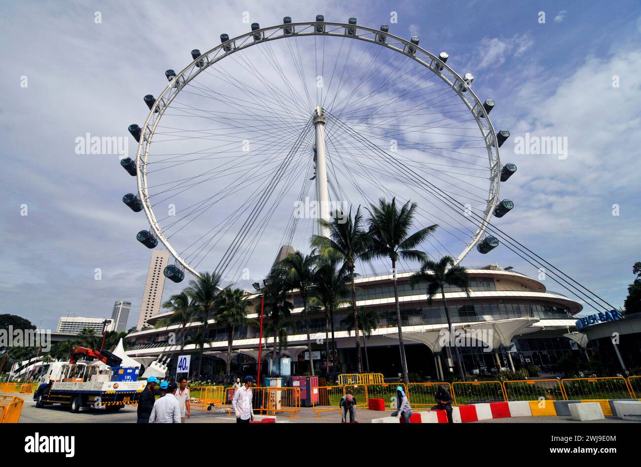 Der Singapore Flyer in der Innenstadt von Singapur. Stockfoto