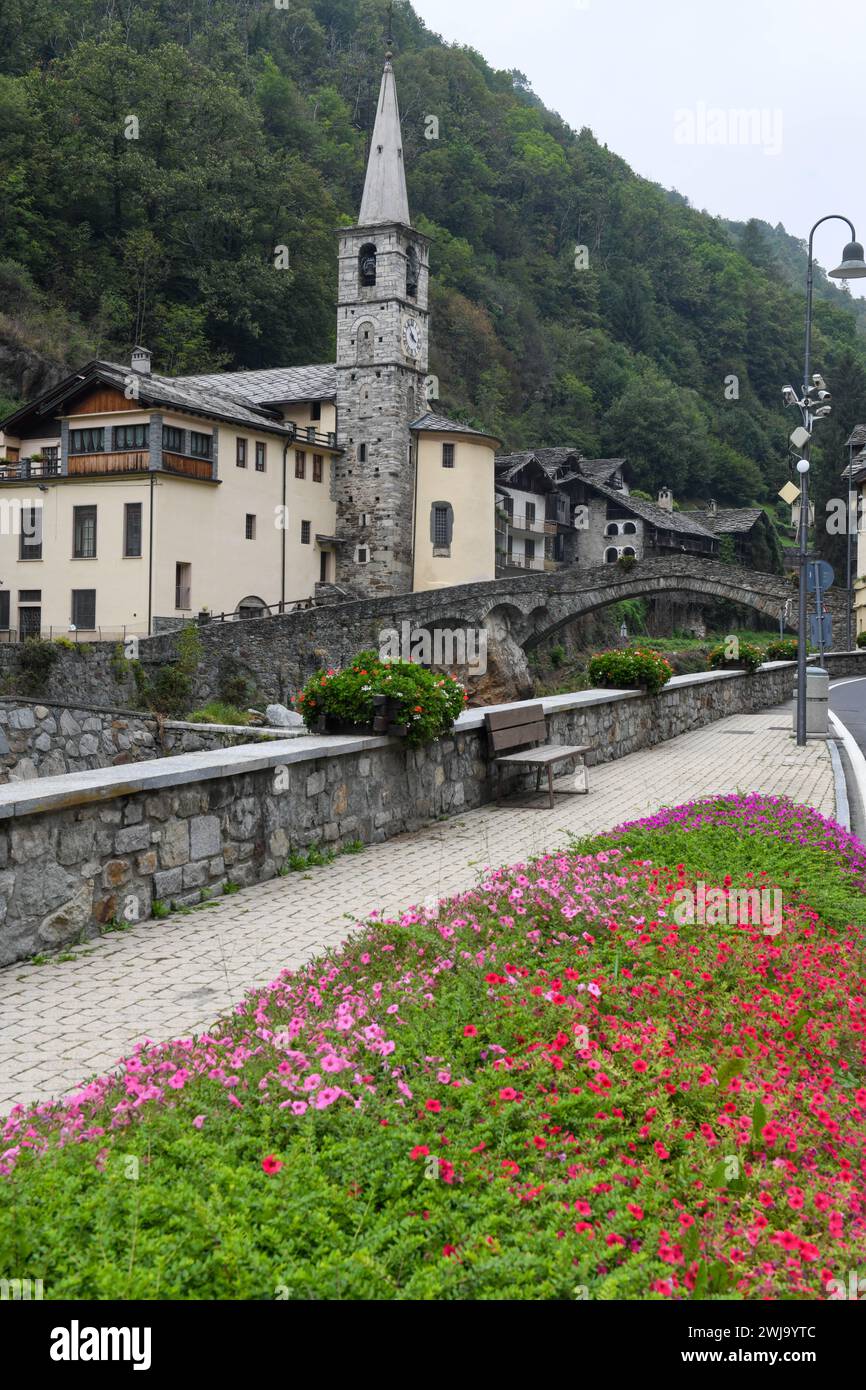 Gressoney Saint-Jean, Italien - 17. September 2023: Blick auf das Dorf Gressoney Saint-Jean im Aostatal in Italien Stockfoto