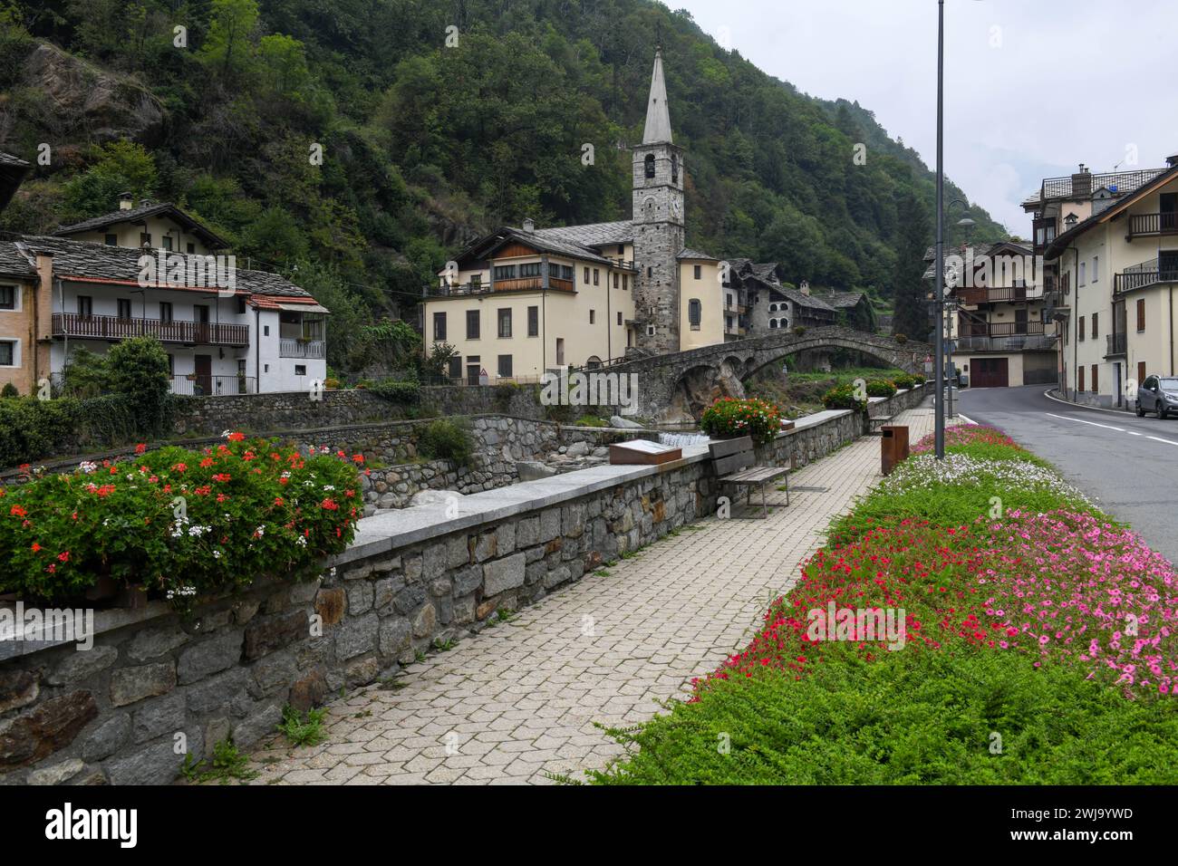 Gressoney Saint-Jean, Italien - 17. September 2023: Blick auf das Dorf Gressoney Saint-Jean im Aostatal in Italien Stockfoto