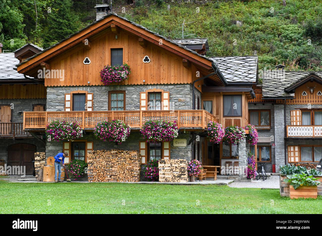 Gaby, Italien - 17. September 2023: Blick auf das Dorf Gaby im Aostatal in Italien Stockfoto