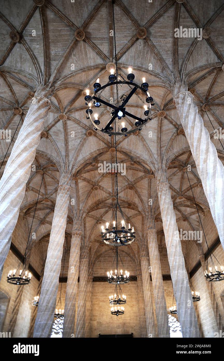 Valencia, La Lonja dela Seda o de los Mercaderes (gotisches 15. Jahrhundert). Weltkulturerbe, Gewölbe und Säulen. Comunidad Valenciana, Spanien. Stockfoto