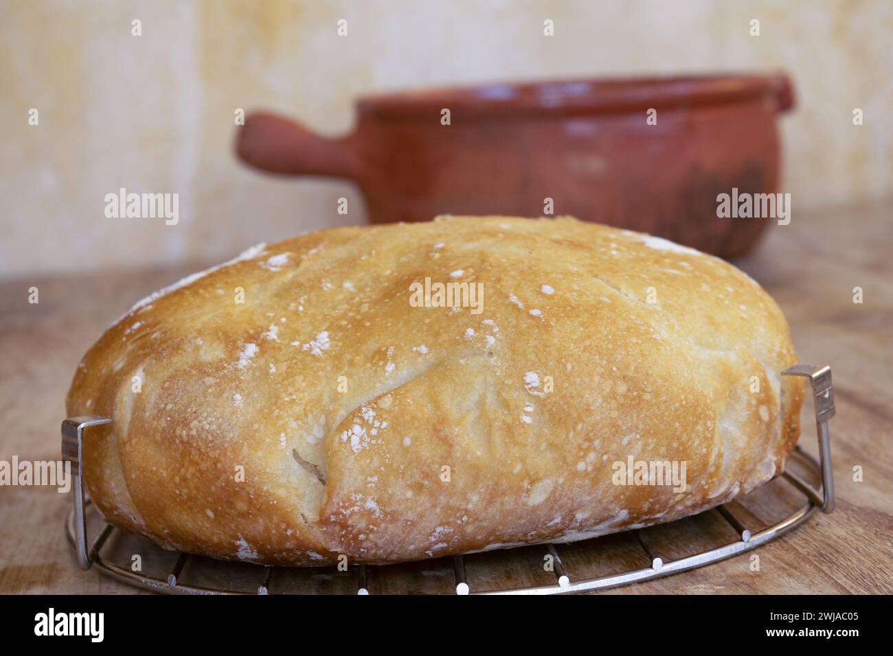 Hausgemachtes Brot frisch gebacken und noch warm Stockfoto