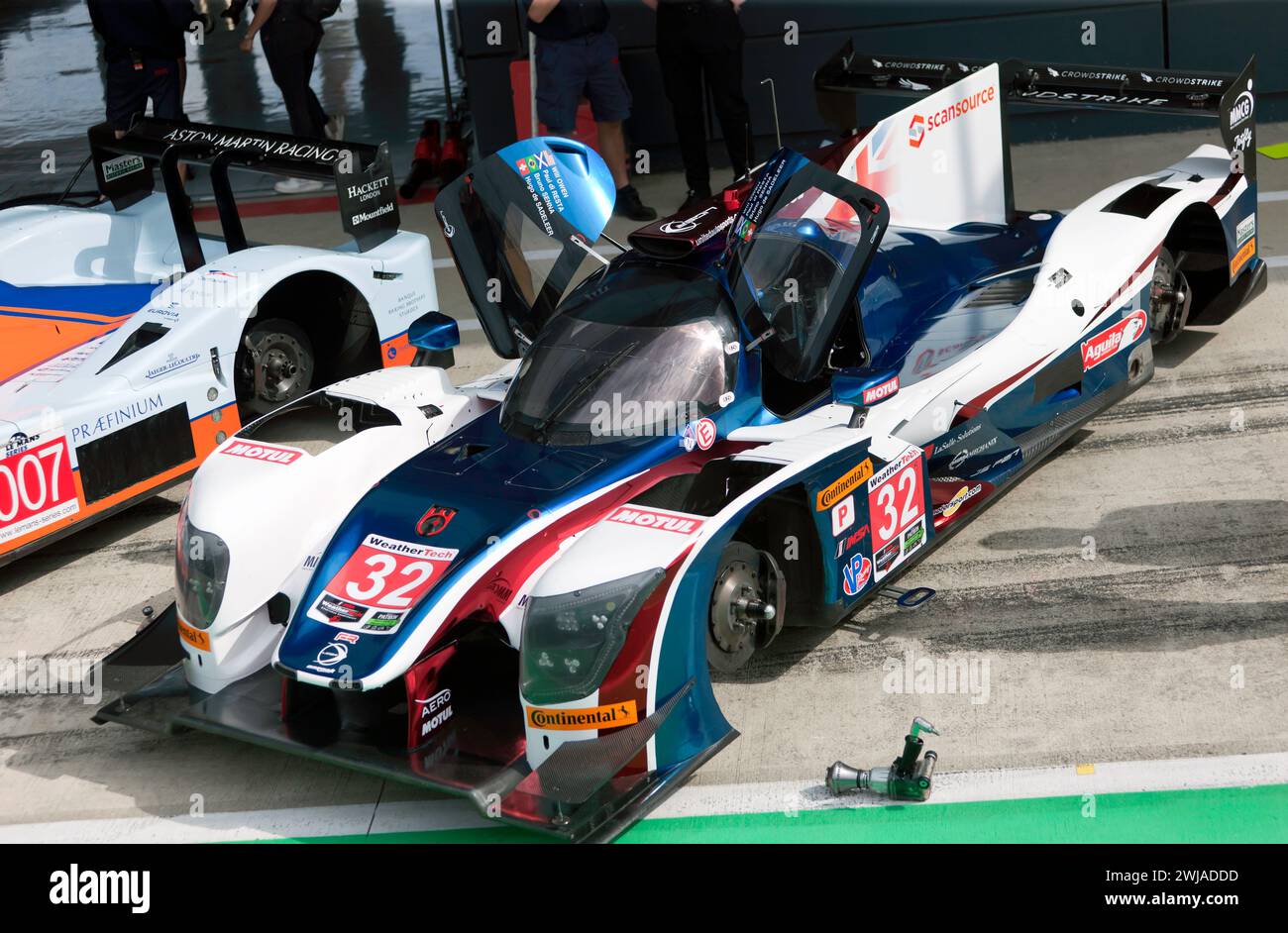 Michael Birchs Blau, weiß und Rot, 2017, Ligier JSP217, bereitet sich auf das Qualifying des Masters Endurance Legends Race vor Stockfoto