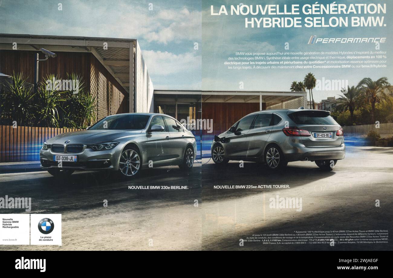 2016 BMW Plug-in Hybrid-Elektrofahrzeuge Printanzeige in einer französischen Zeitschrift. Werbung für BMW 330e Berline und BMW 225xe Active Tourer Stockfoto