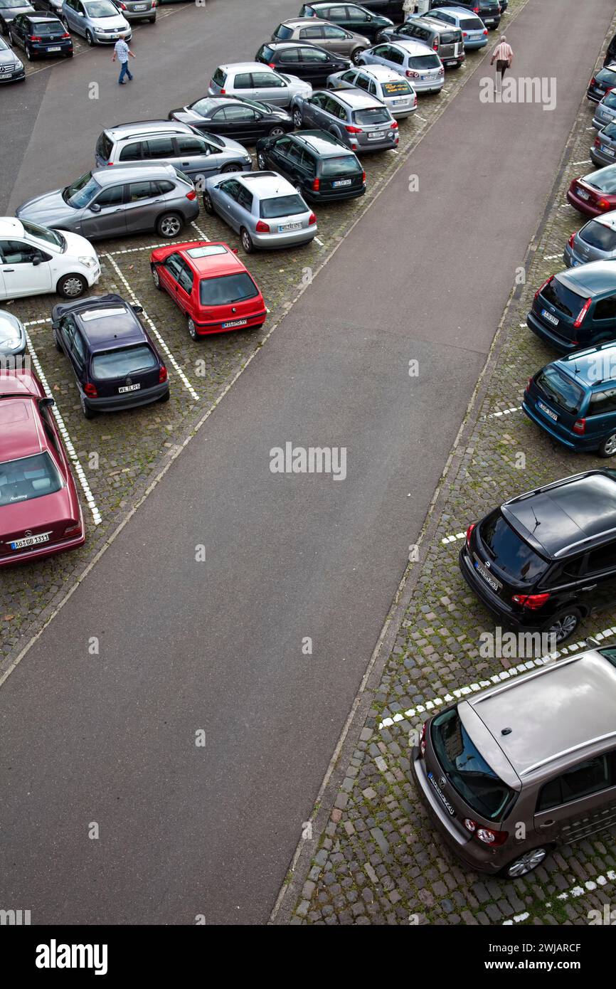 Belegter Parkplatz, Konzeptbild, Parkplatz, Deutschland Stockfoto