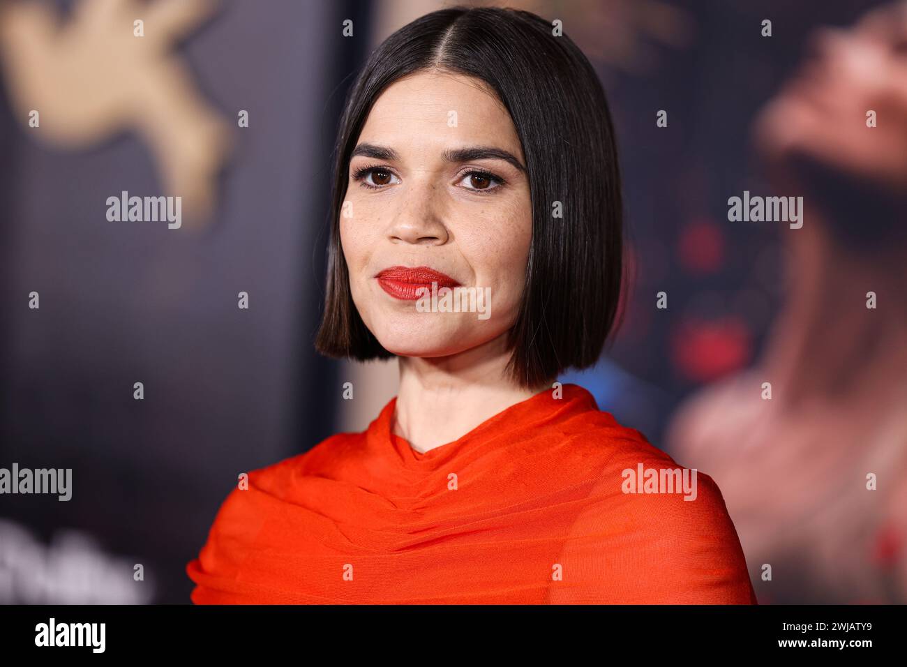 HOLLYWOOD, LOS ANGELES, KALIFORNIEN, USA - 13. FEBRUAR: America Ferrera kommt zur Los Angeles Premiere von Amazon MGM Studios' This Is Me... Now: A Love Story', die am 13. Februar 2024 im Dolby Theatre in Hollywood, Los Angeles, Kalifornien, USA stattfindet. (Foto: Xavier Collin/Image Press Agency) Stockfoto