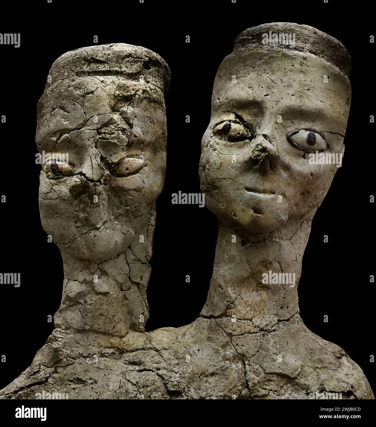 Kopfstatue - Gipsstatuen 7700-7500 v. Chr. Ain Ghazal Neolithikum Jordan Amman 7250 - 5000 v. Chr. ist eine neolithische archäologische Stätte unter den ältesten großen Statuen, die jemals entdeckt wurden. Diese Statue war aus Kalkputz, Schilf und Bitumen gefertigt Stockfoto