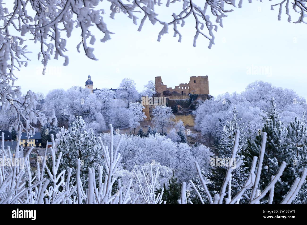 Das Schloss Frauenstein in Frauenstein im Winter, Erzgebirge, Sachsen, Deutschland Stockfoto