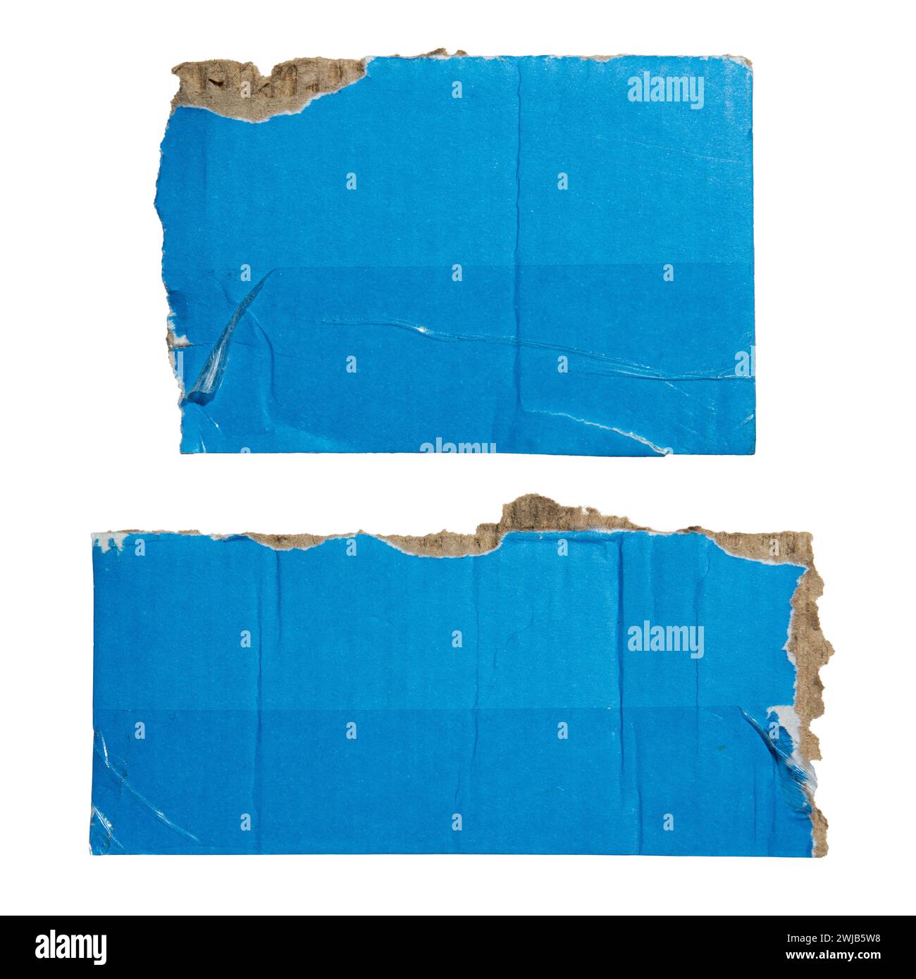 Gerissenes rechteckiges blaues Papppapier auf weißem Hintergrund mit Beschneidungspfad Stockfoto