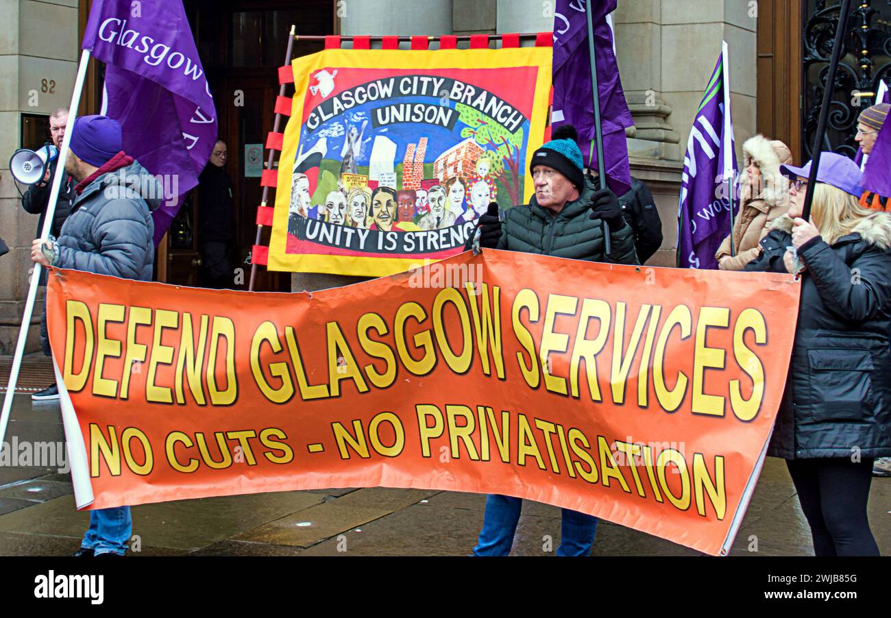 Glasgow, Schottland, Großbritannien. Februar 2024. Unison, GMB, Unite und das Eis veranstalteten die Veranstaltung 24 Stunden vor einem Treffen, bei dem die Räte debattieren und eine Ausgabenlücke von 107 Millionen Pfund schließen. Credit Gerard Ferry/Alamy Live News Stockfoto