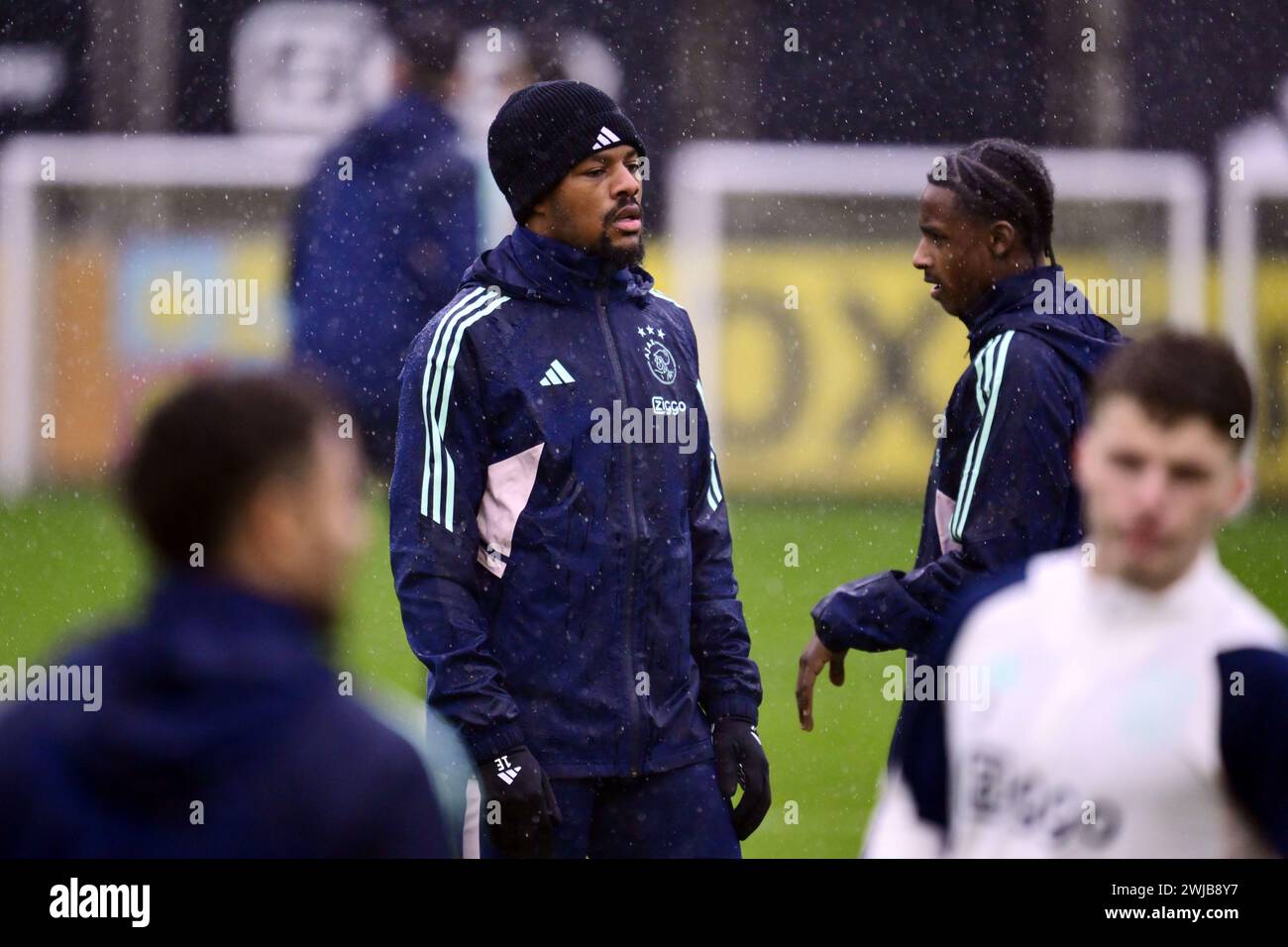 AMSTERDAM - Chuba Akpom von Ajax während des MD-1-Trainings von Ajax Amsterdam im Vorfeld des Play-off-Spiels der UEFA Conference League gegen Bodo/Glimt im Sportpark de Toekomst am 14. Februar 2024 in Amsterdam, Niederlande. ANP OLAF KRAAK Stockfoto