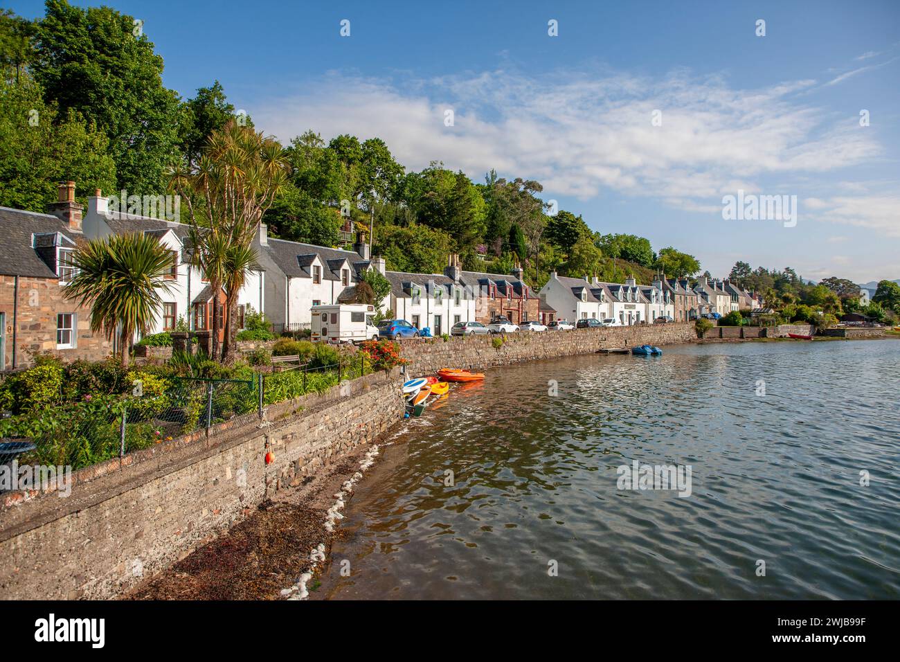 Sommerszene von Plockton Village, Loch Carron, N/W Highlands Stockfoto