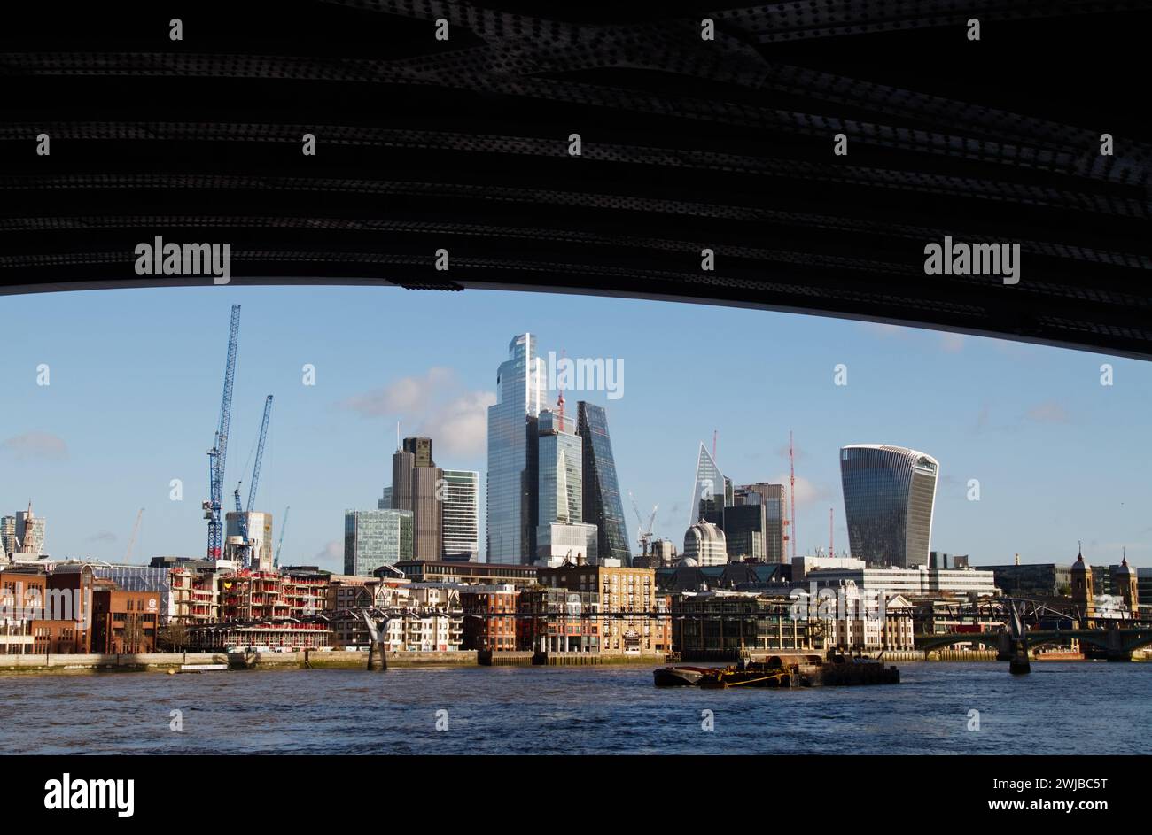 Blick Auf Die City Of London, Walkie Talkie, Scalpel Wolkenkratzer Von Der Blackfriars Railway Bridge, London Stockfoto