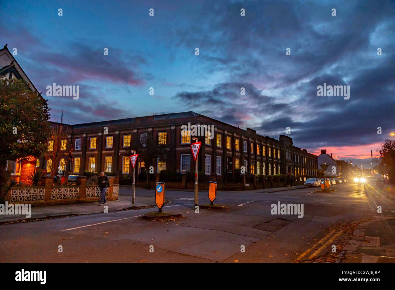 Das Mobbs Miller House Büro am frühen Abend in Christchurch raod und Ardington Road, Northampton, England, Großbritannien Stockfoto