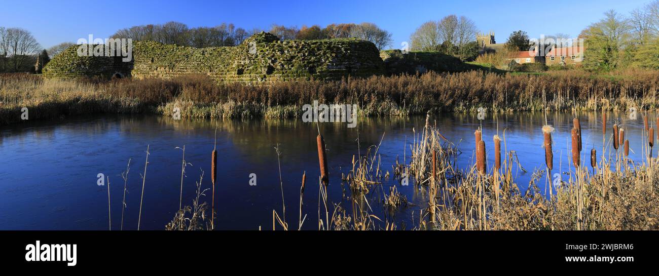 Herbstblick über Bolingbroke Castle, eine ruinöse sechseckige Burg im Dorf Bolingbroke, Lincolnshire, England, Großbritannien Stockfoto