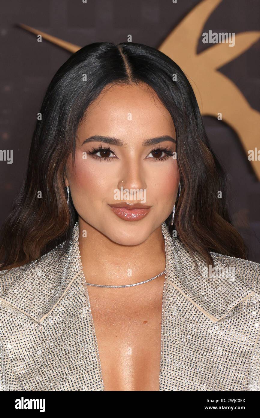 Becky G 02/13/2024 die Premiere von „This Is Me…Now: A Love Story“ in Los Angeles, KALIFORNIEN. Foto von mir Hasegawa/HNW/Picturelux Stockfoto