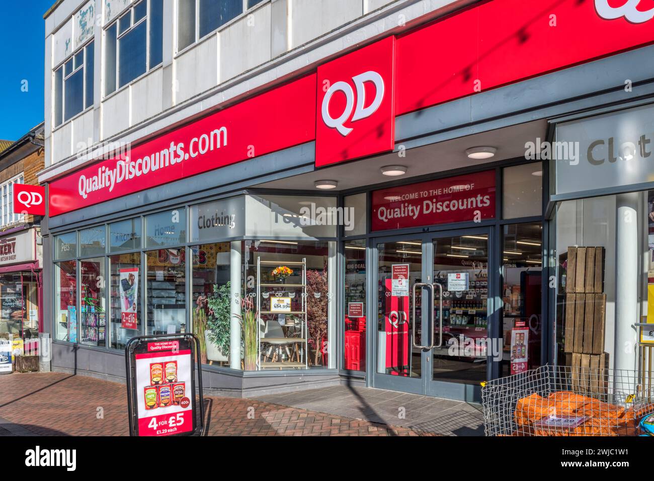 Eine Filiale von QD Stores oder Qualitätsrabatte in Hunstanton, Norfolk. Stockfoto