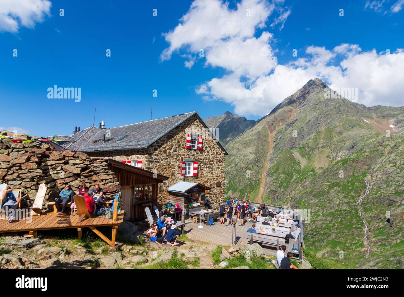 Berghütte Nürnberger Hütte, erholsamer und entspannender Wanderer Stubaier Alpen Stubaital Tirol, Tirol Österreich Stockfoto