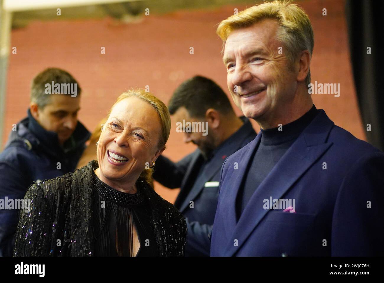 Die Eisläufer Jayne Torvill und Christopher Dean im Center Skenderija, Sarajevo, besuchen Bosnien und Herzegowina, um den 40. Jahrestag des Gewinns von Goldmedaillen bei den Olympischen Winterspielen 1984 zu feiern. Bilddatum: Mittwoch, 14. Februar 2024. Stockfoto