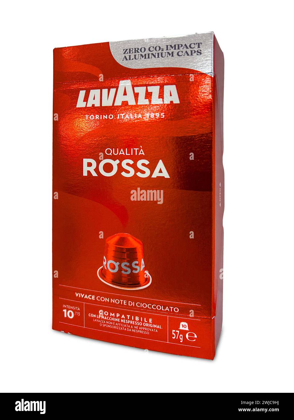 Italien - 06. Februar 2024: Kaffee-Aluminiumkappen in Lavazza-Box mit roter Qualität, isoliert auf weiß mit Schnittpfad Stockfoto