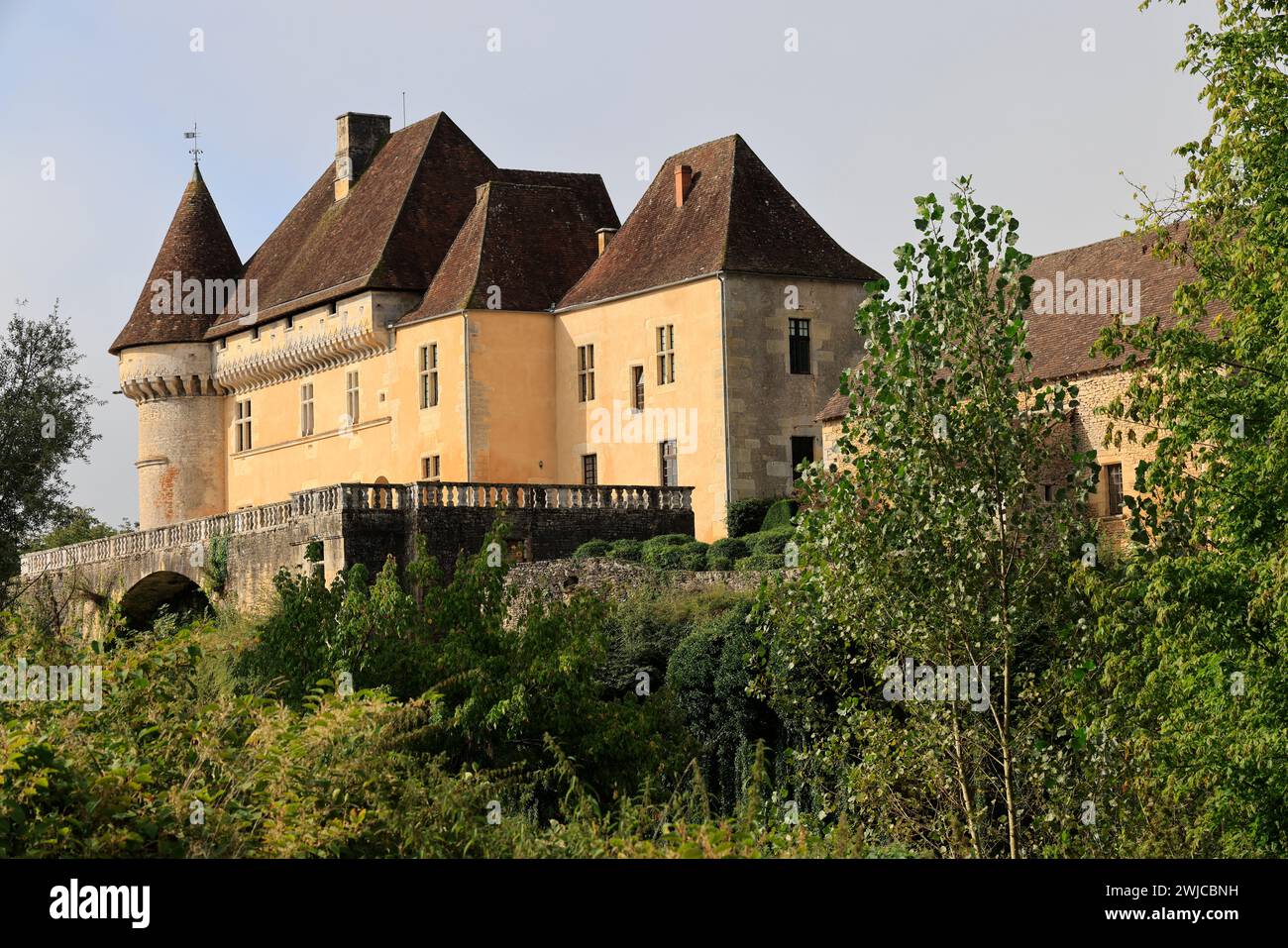 Das Renaissanceschloss Losse am Ufer des Flusses Vézère in Périgord Noir bei Montignac-Lascaux. Geschichte, Architektur, Erbe, Gärten, na Stockfoto