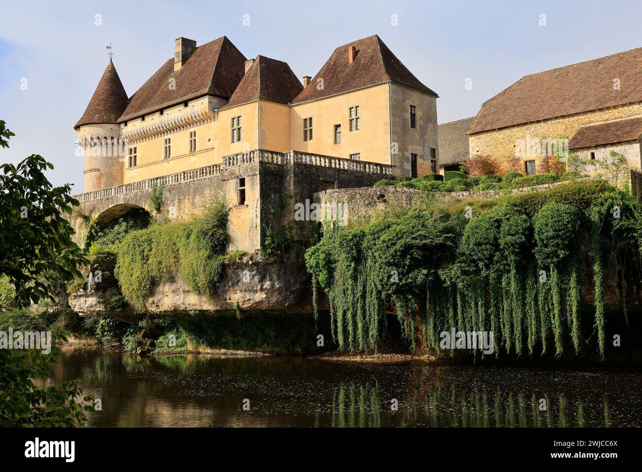 Das Renaissanceschloss Losse am Ufer des Flusses Vézère in Périgord Noir bei Montignac-Lascaux. Geschichte, Architektur, Erbe, Gärten, na Stockfoto