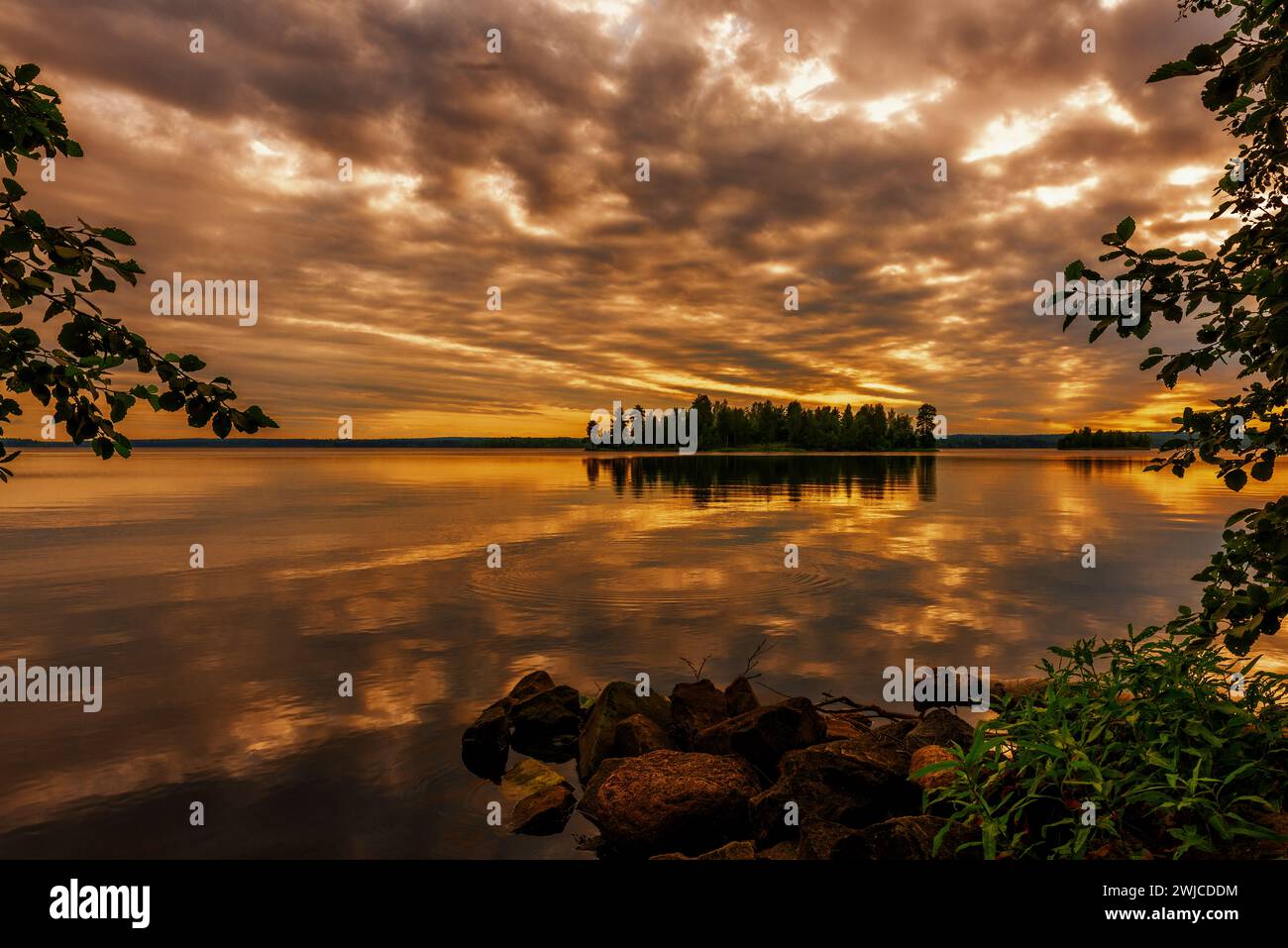 Abendliche Landschaft des Ladoga-Sees in Karelien Stockfoto