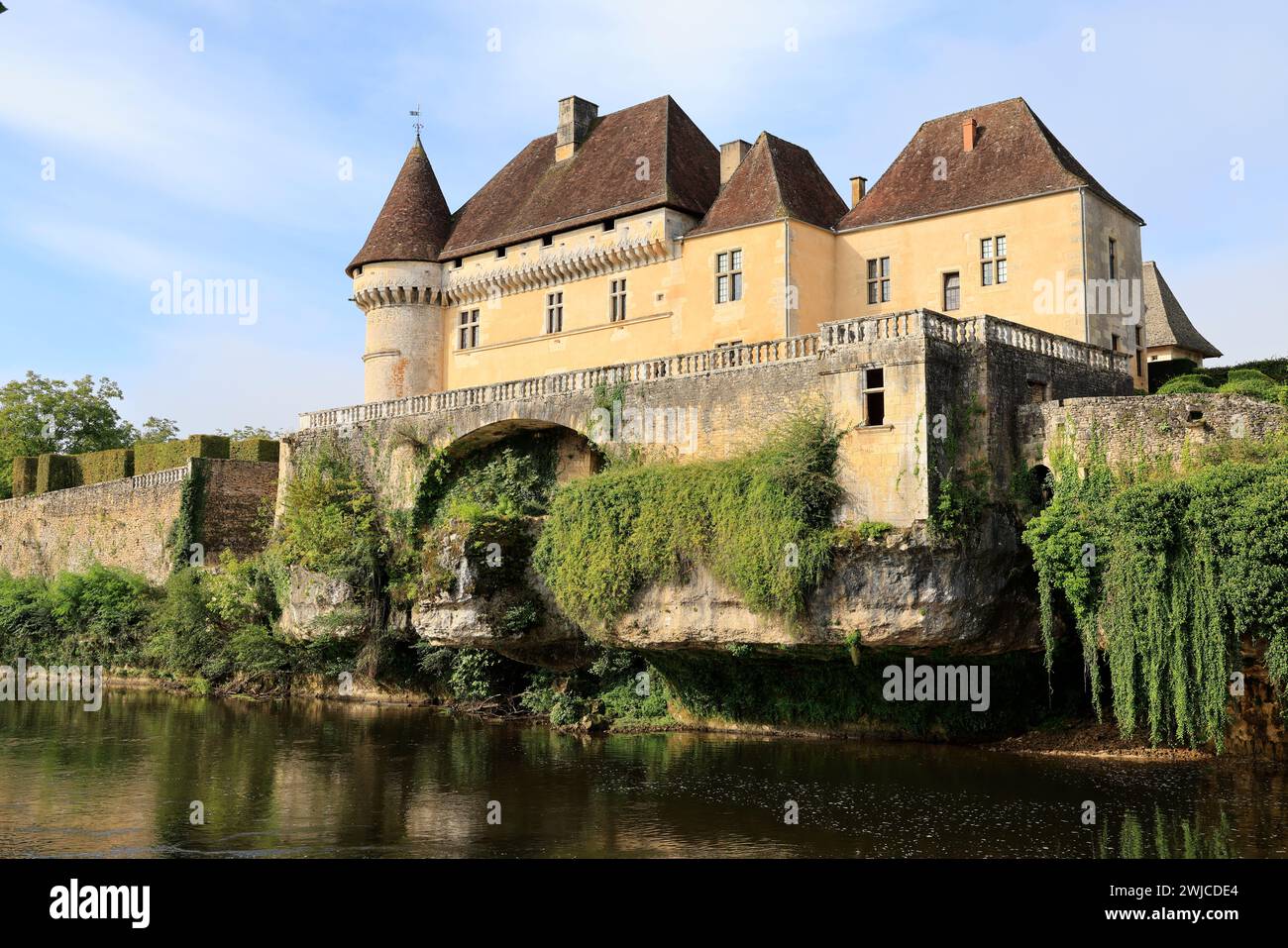 Das Renaissanceschloss Losse am Ufer des Flusses Vézère in Périgord Noir bei Montignac-Lascaux. Geschichte, Architektur, Erbe, Gärten, na Stockfoto