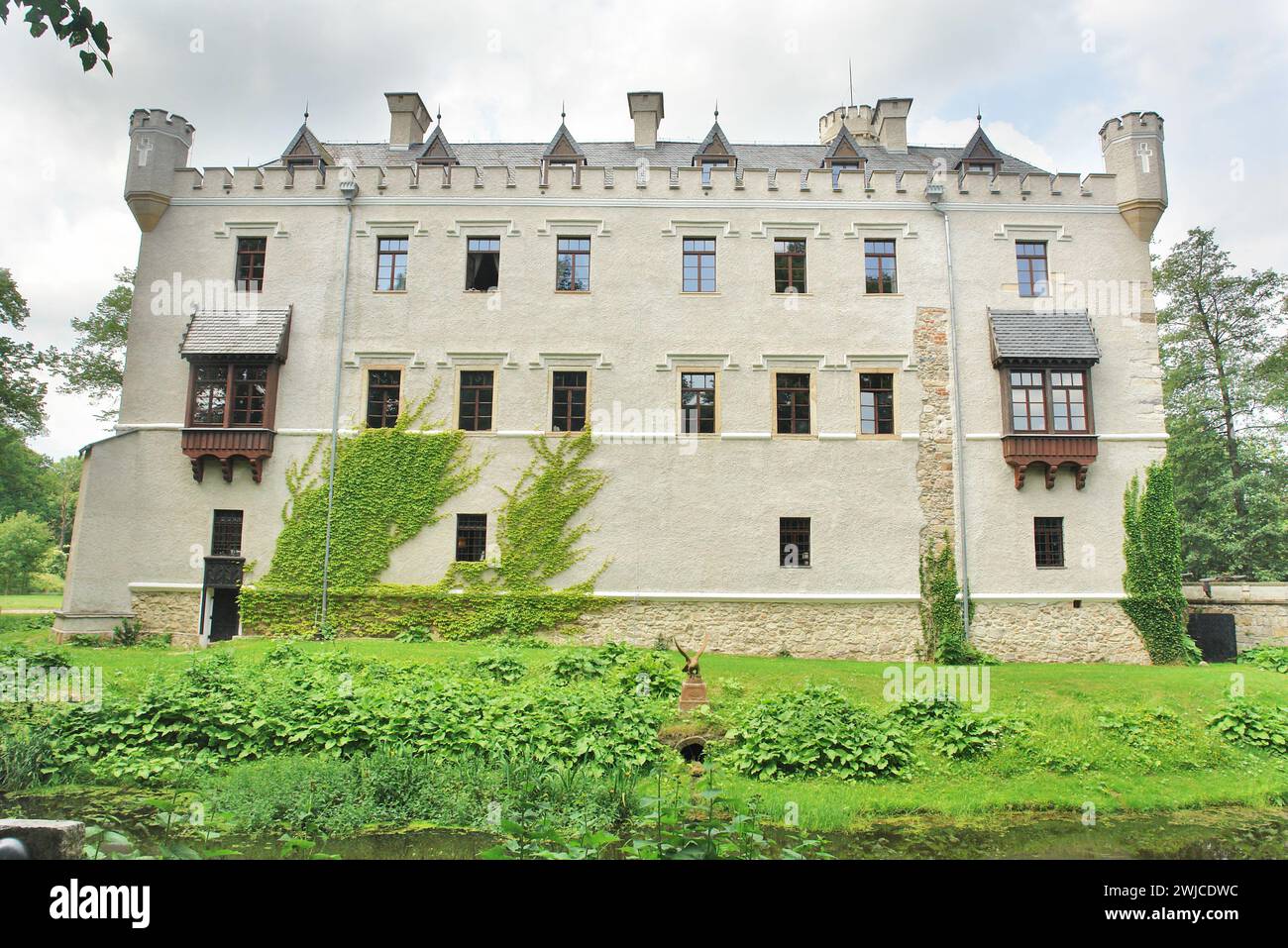 Schloss Karpniki (deutsch: Vischbach, Fischbach) - eine historische Burg im Dorf Karpniki, Polen Stockfoto