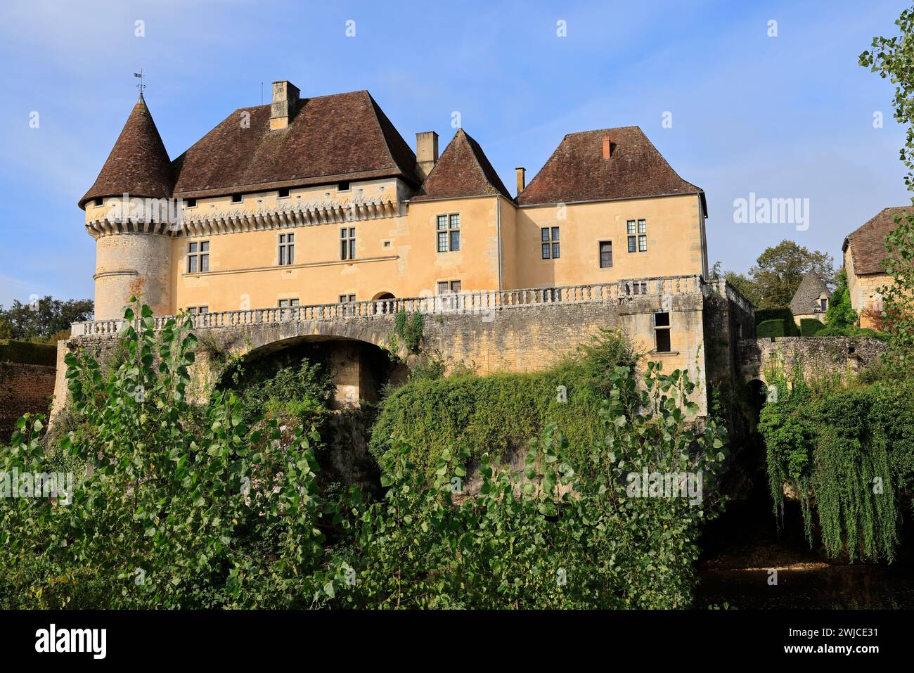 Das Renaissanceschloss Losse am Ufer des Flusses Vézère in Périgord Noir bei Montignac-Lascaux. Geschichte, Architektur, Erbe, Gärten, na Stockfoto