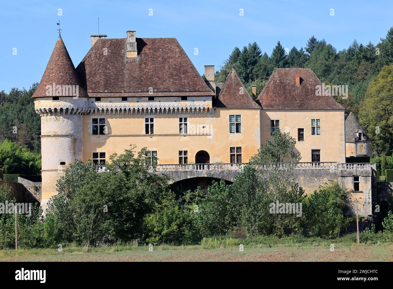 Das Renaissanceschloss Losse am Ufer des Flusses Vézère in Périgord Noir bei Montignac-Lascaux. Geschichte, Architektur, Erbe, Gärten, na Stockfoto
