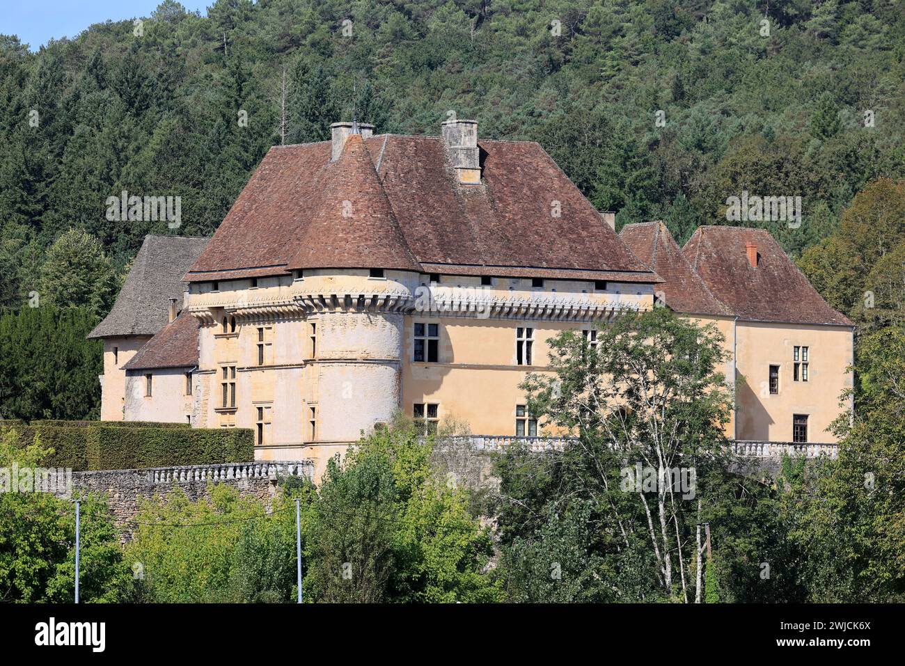 Das Renaissanceschloss Losse am Ufer des Flusses Vézère in Périgord Noir bei Montignac-Lascaux. Geschichte, Architektur, Erbe, Gärten, na Stockfoto