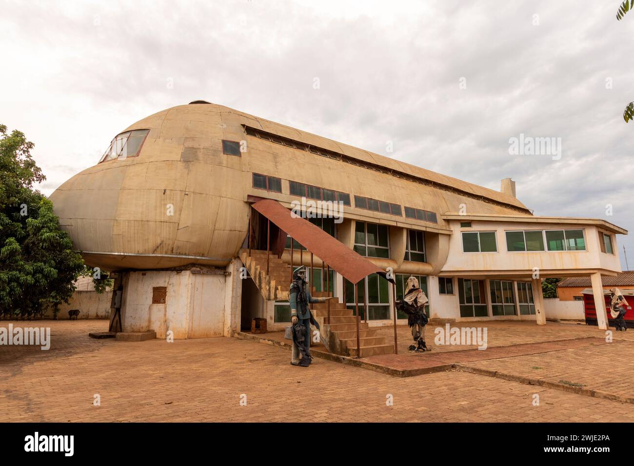 Ein Wahrzeichen berühmtes Gebäude in Form eines Flugzeugs, bekannt als „Casa Avião“ Stockfoto