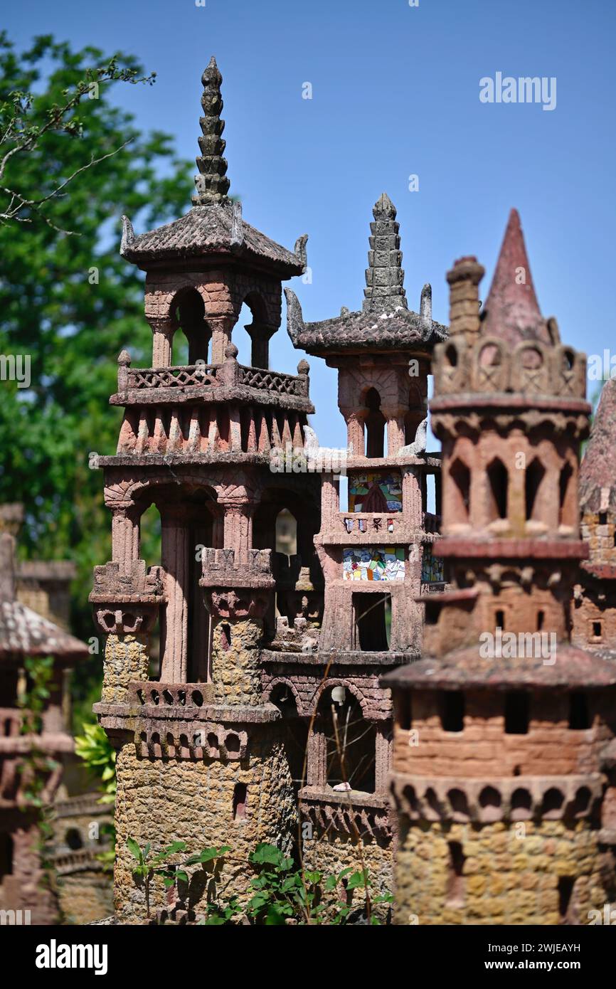 Civrieux-d'Azergues (Zentralfrankreich): Le Jardin de nous deux ist ein Beispiel für Outsider-Kunst Stockfoto