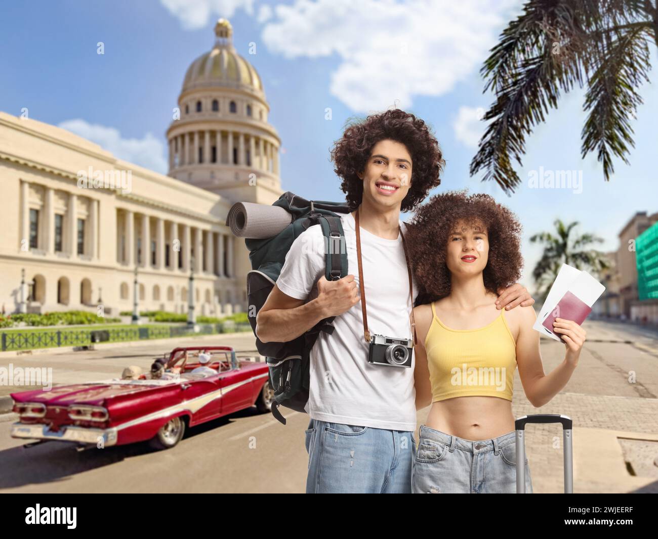 Junge Reisende mit Rucksäcken in Havanna, Kuba Stockfoto