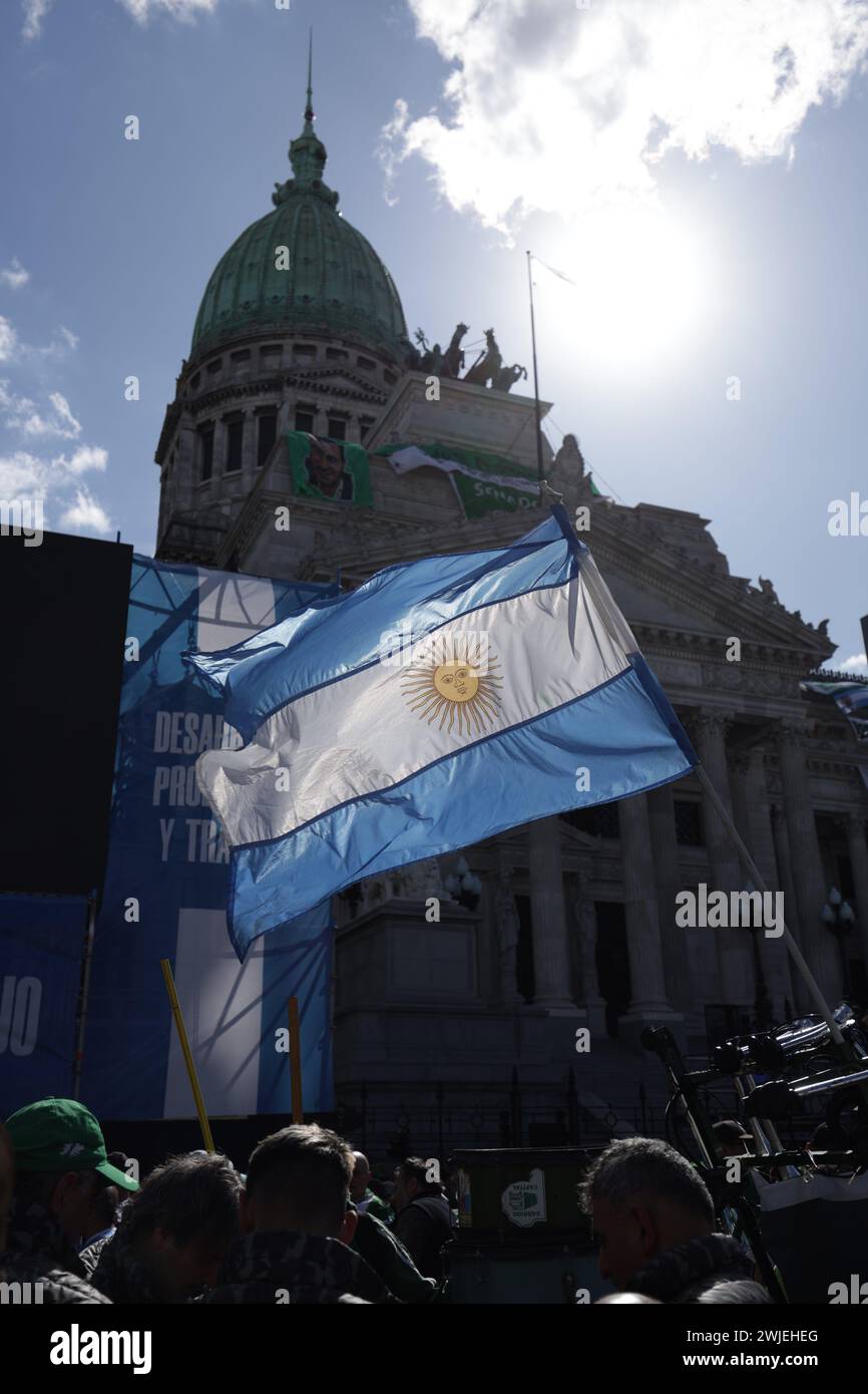 Argentinien-Flagge beim congreso de la nacion in Buenos Aires am 29. september 2023 während einer öffentlichen Ankündigung des Präsidentschaftskandidaten Sergio Massa Stockfoto