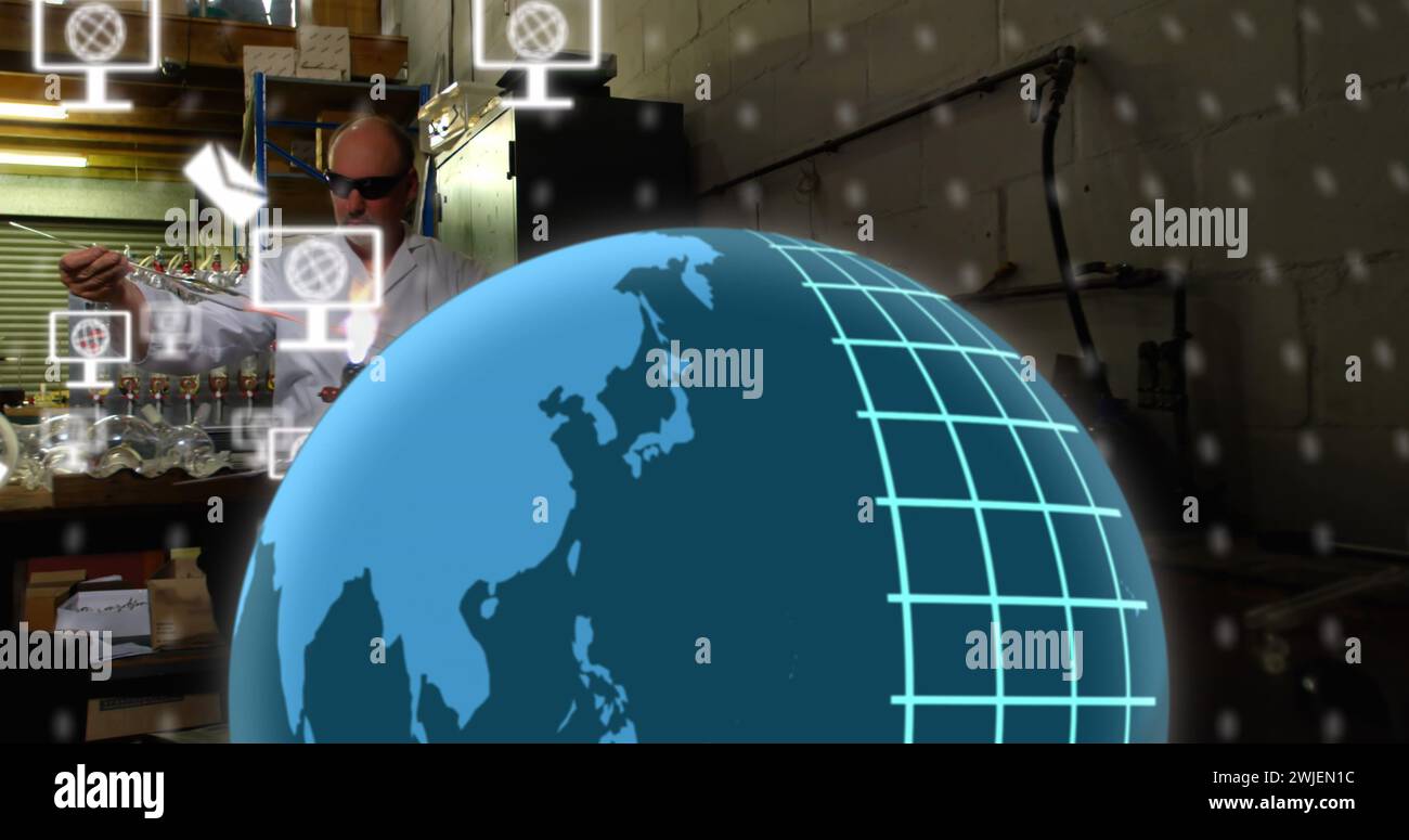 Bild von Ikonen und Datenverarbeitung über dem Globus und kaukasischer männlicher Wissenschaftler Stockfoto